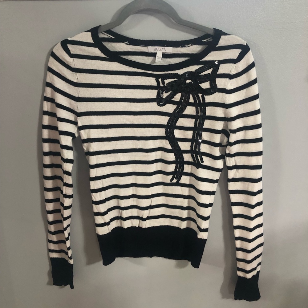 ✨✨✨black and white striped girls sweater w/bow